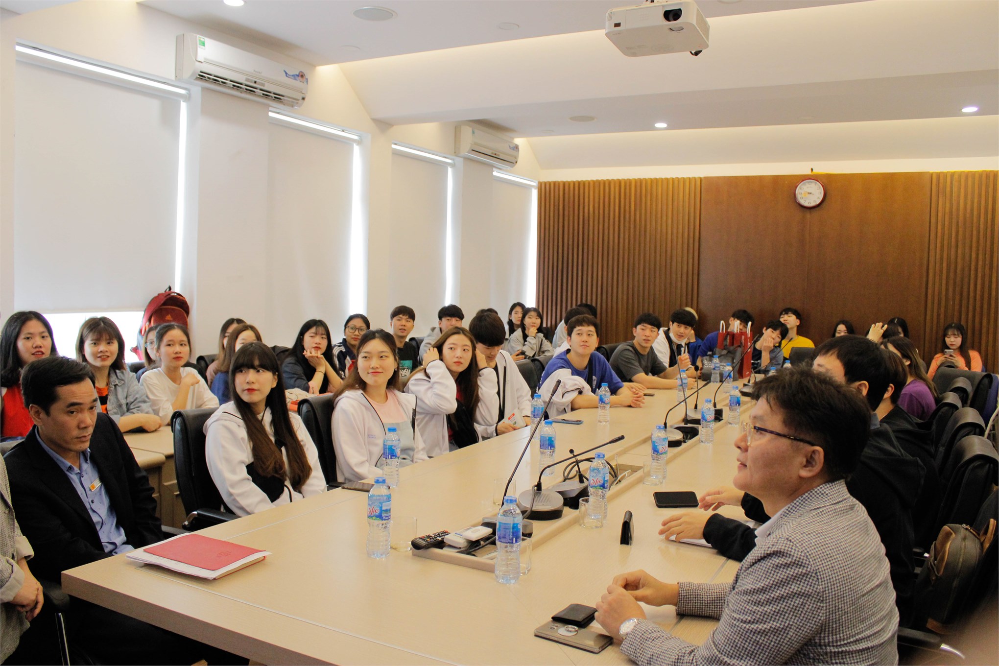 Khoa Ngoại ngữ tiếp đoàn Đại học Khoa Học Công Nghệ và Quốc Gia Seoul