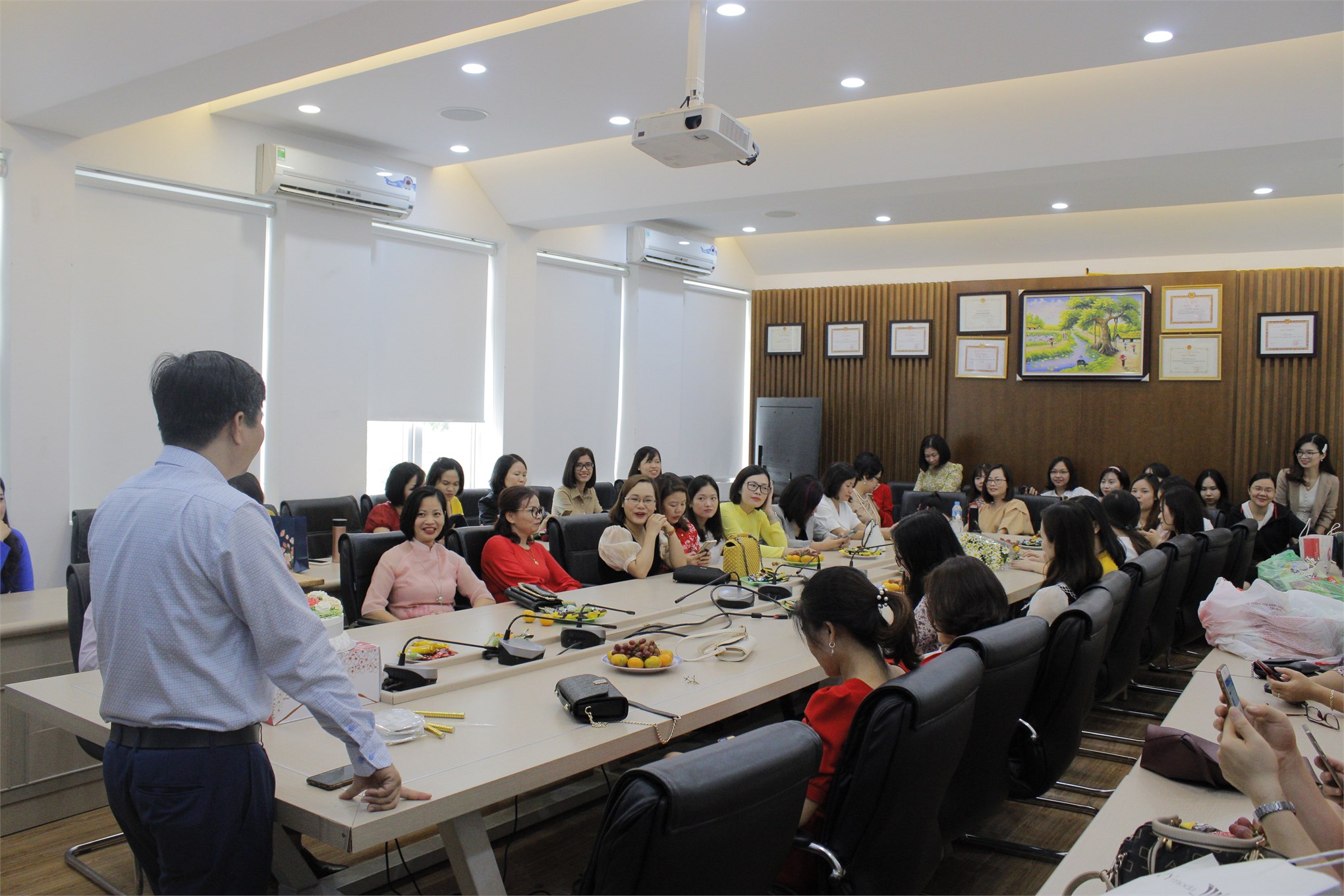 Khoa Ngoại ngữ tổ chức gặp mặt chào mừng ngày Nhà giáo Việt Nam 20-11