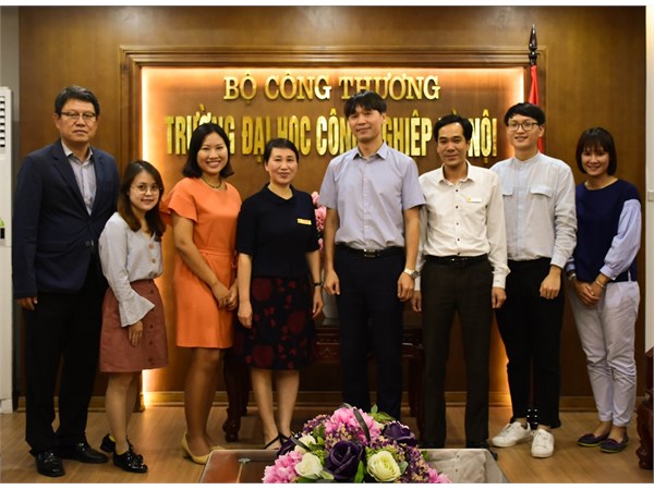 Khoa Ngoại ngữ - Đại học Công nghiệp Hà Nội làm việc cùng giám đốc Quỹ Korea Foundation