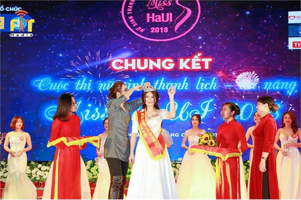 Sắc màu Ngoại ngữ - chung kết Miss HaUI 2018